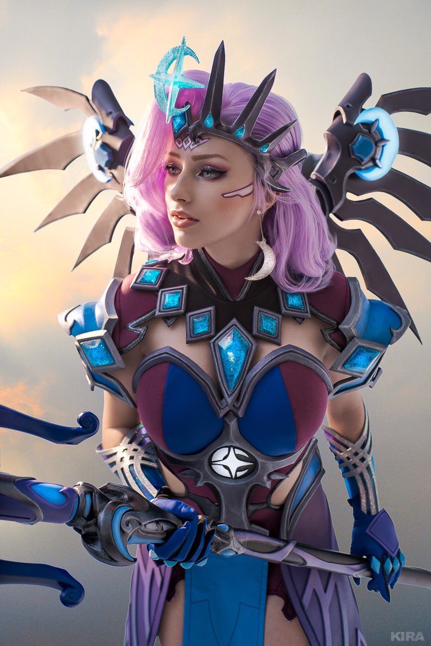Cosplay vs spicy cosplay https://t.co/zfWt87QvzK