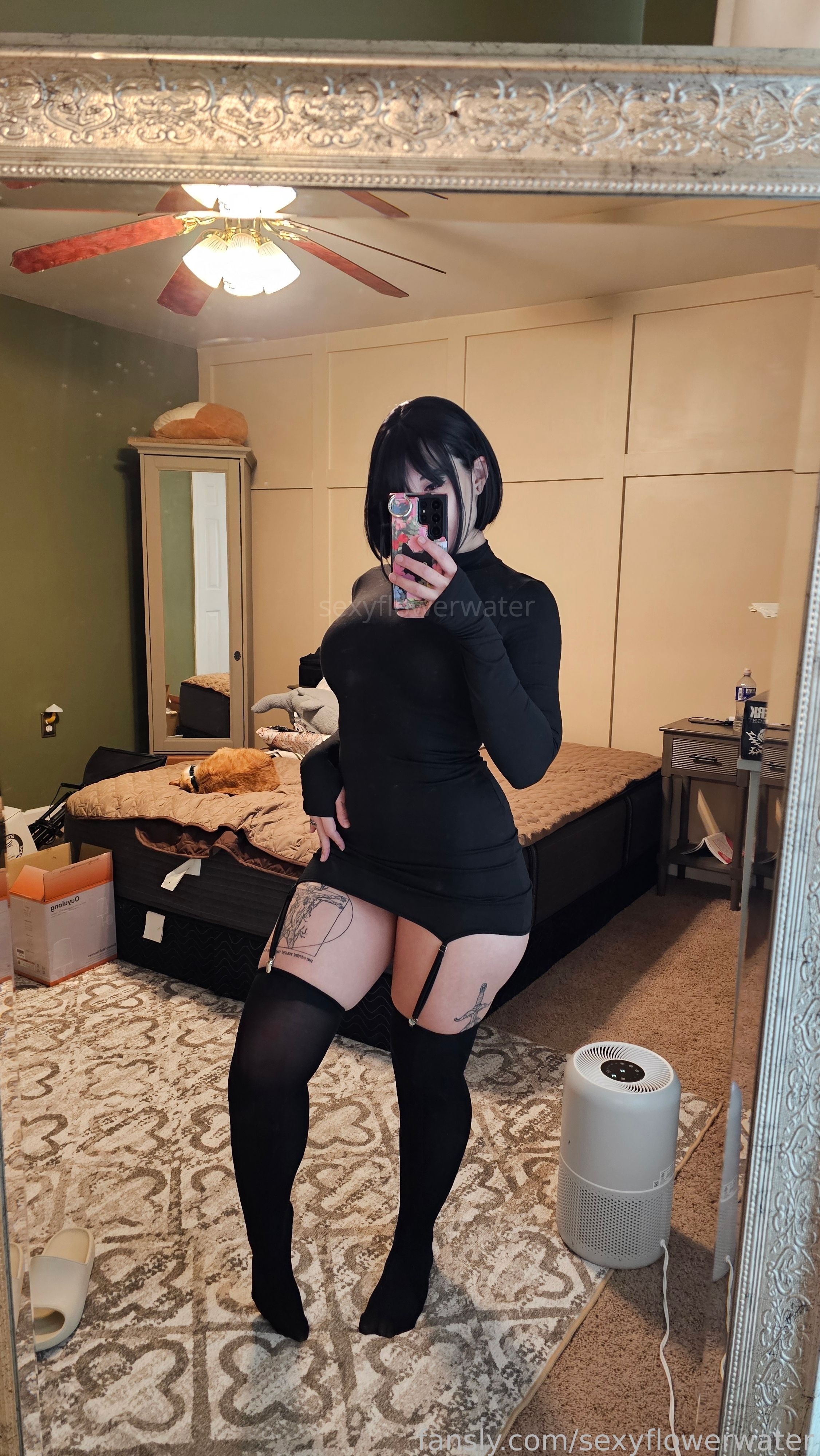 Big titty goth gf?
#goth #lipstick #thighhighs