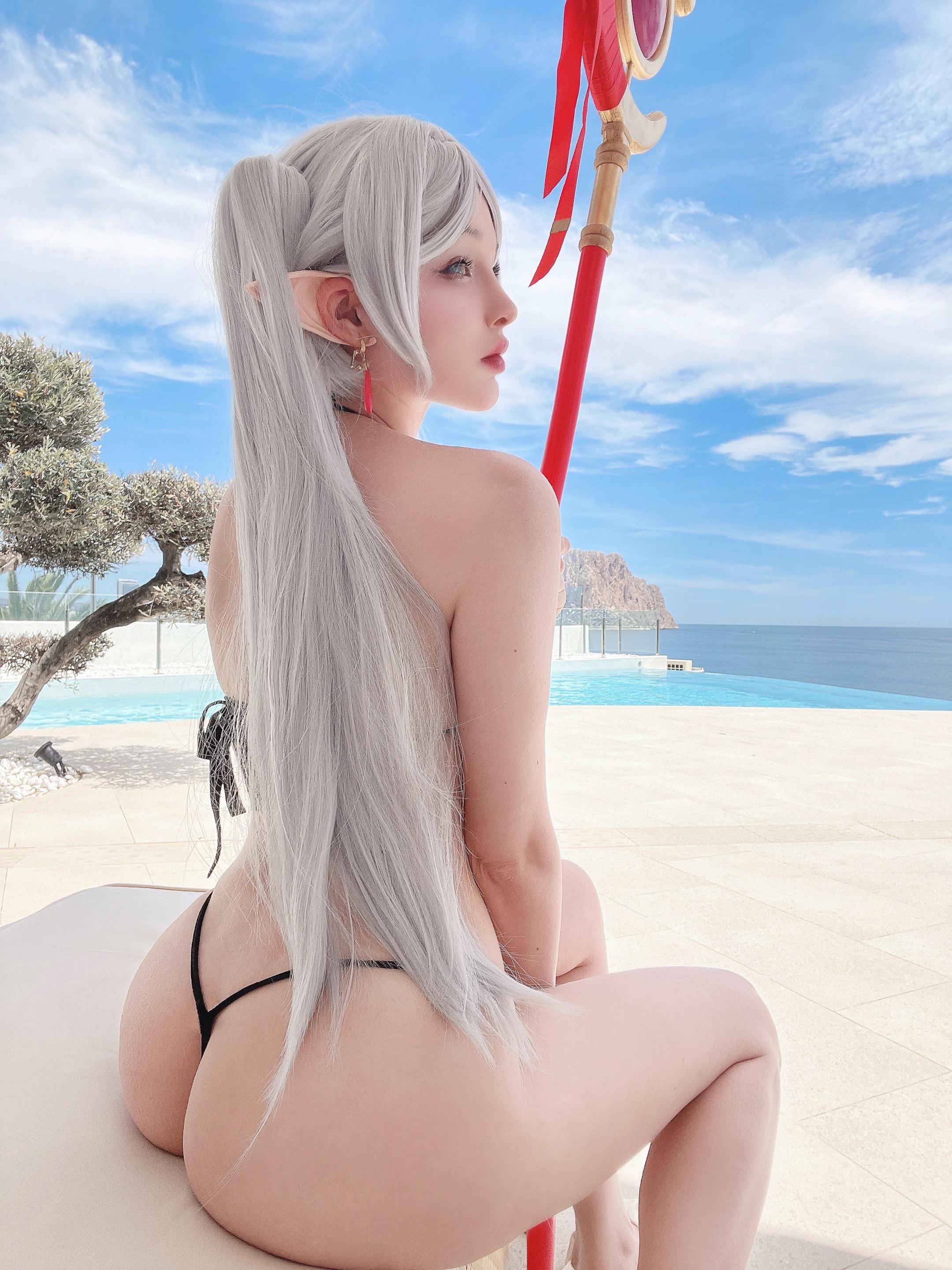 Frieren by Hidori Rose