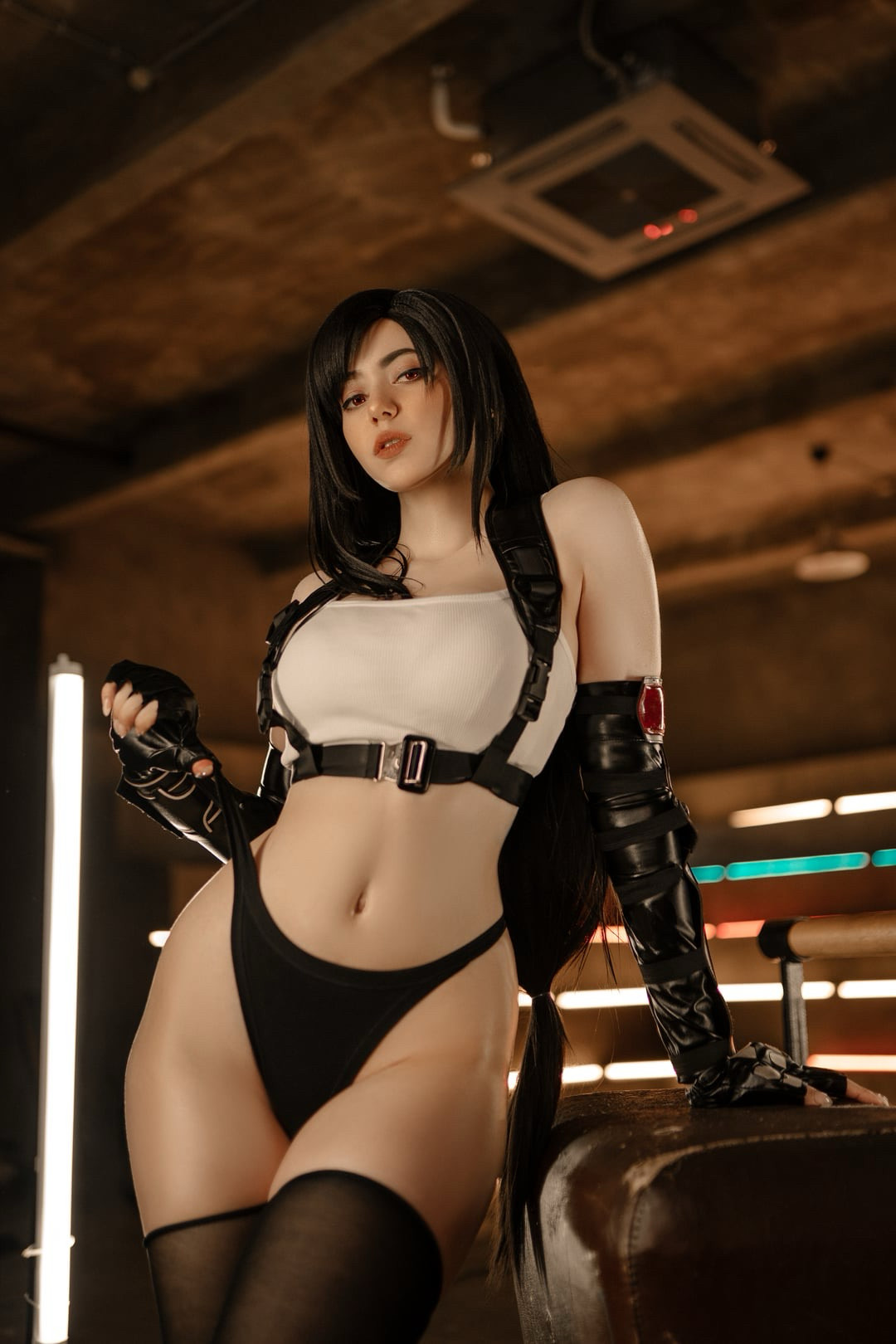 Think you could last a round against Tifa? 😉
#finalfantasy #FinalFantasyVII #FF7 #tifa #cosplay #cosplayer #game #egirl