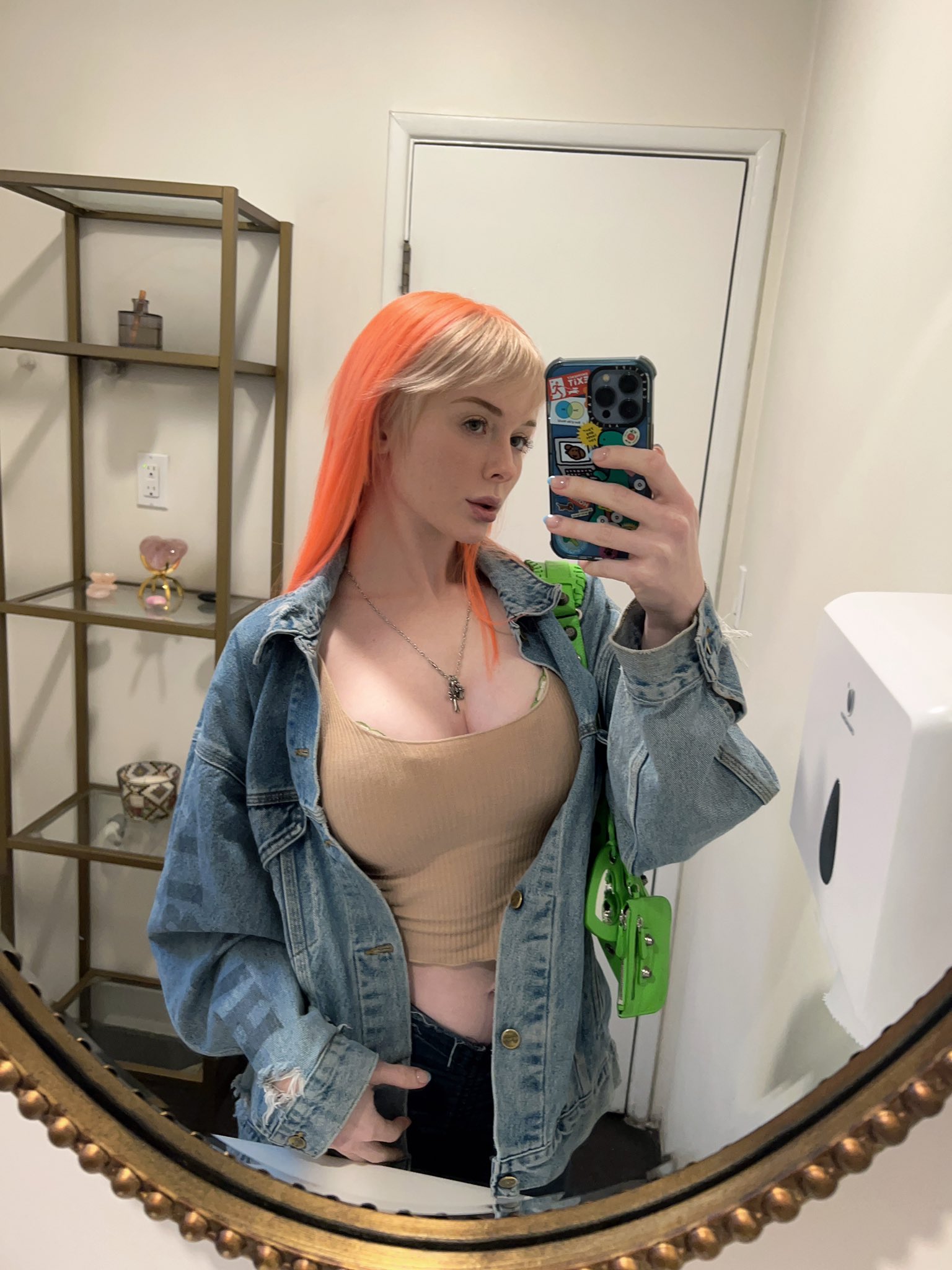 I have long hair now 😋 https://t.co/65B0S2B4E7