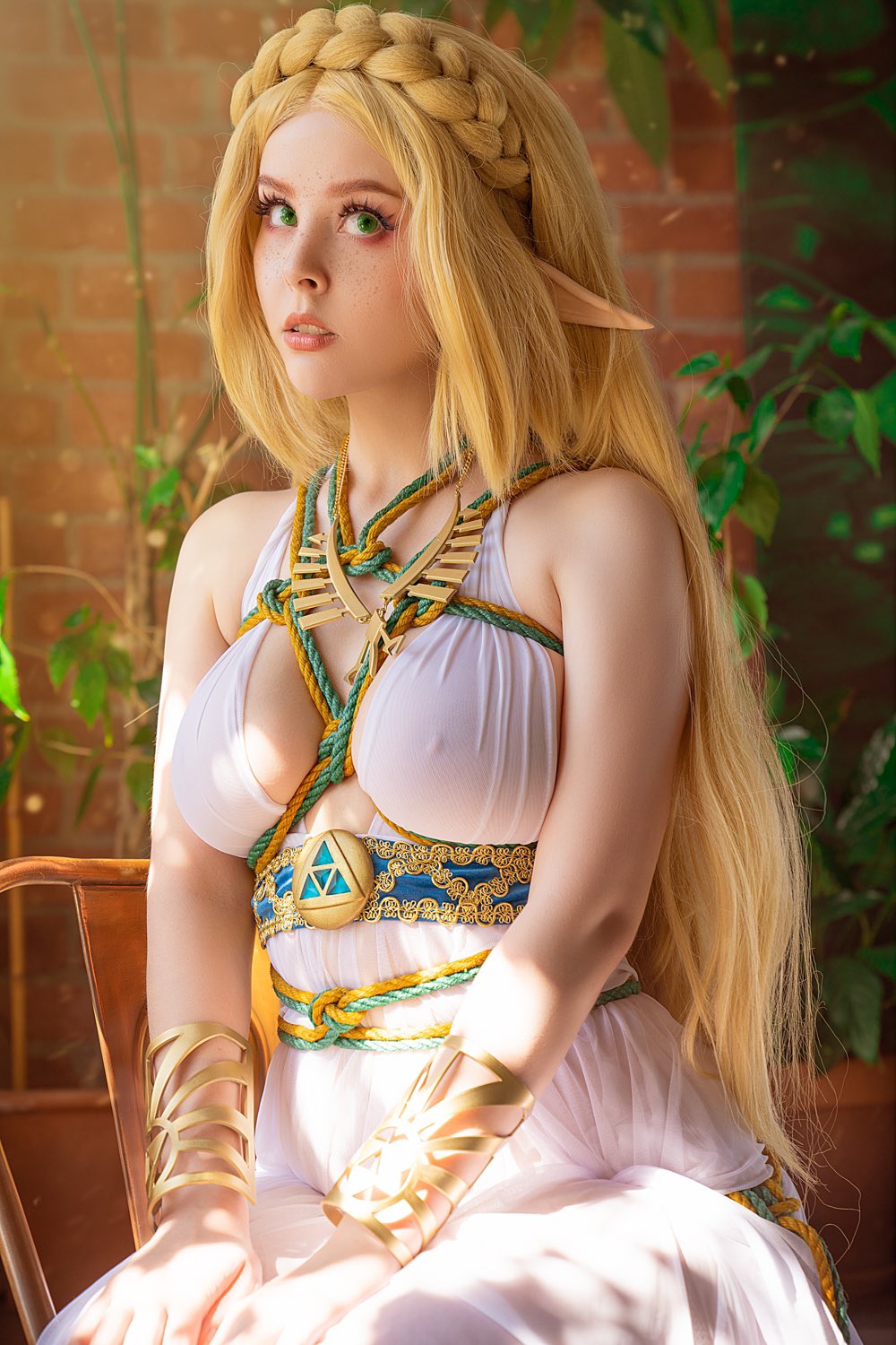 Iโve decorated my dress a little, do you like it?โ๏ธ๐
#zeldacosplay #botwcosplay #legendofzeldacosplay #breathofthewild #zelda https://t.co/Vx82kjSQvy
